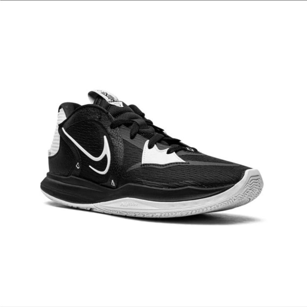 Nike
Kyrie Low 5 "Brooklyn Nets" sneakers